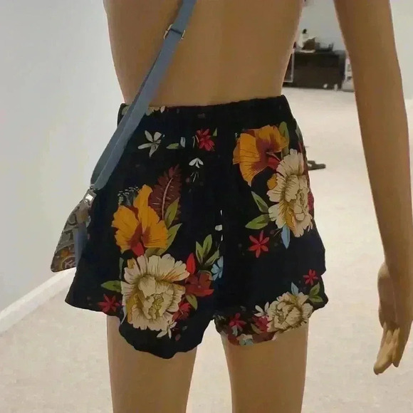 Shein shorts  - Picture 3 of 5